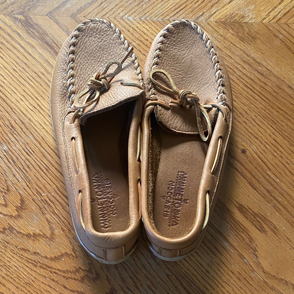 Minnetonka Brown Leather Moccasins with Bow